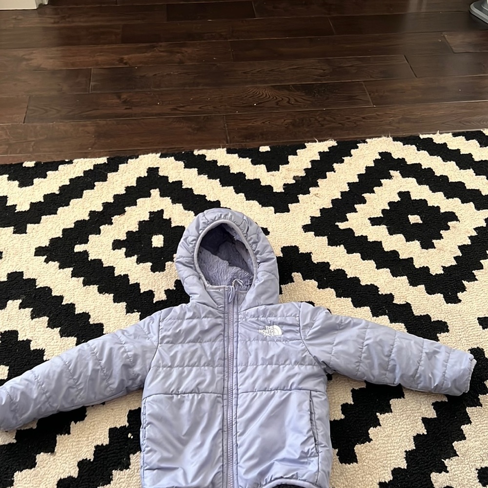 2t reversible north face with hood baby girl light purple jacket